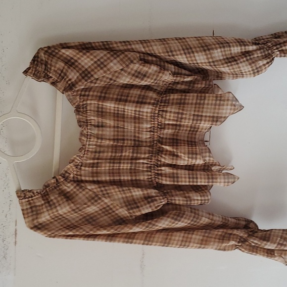 Charming plaid crop top CUTE! - Picture 4 of 10